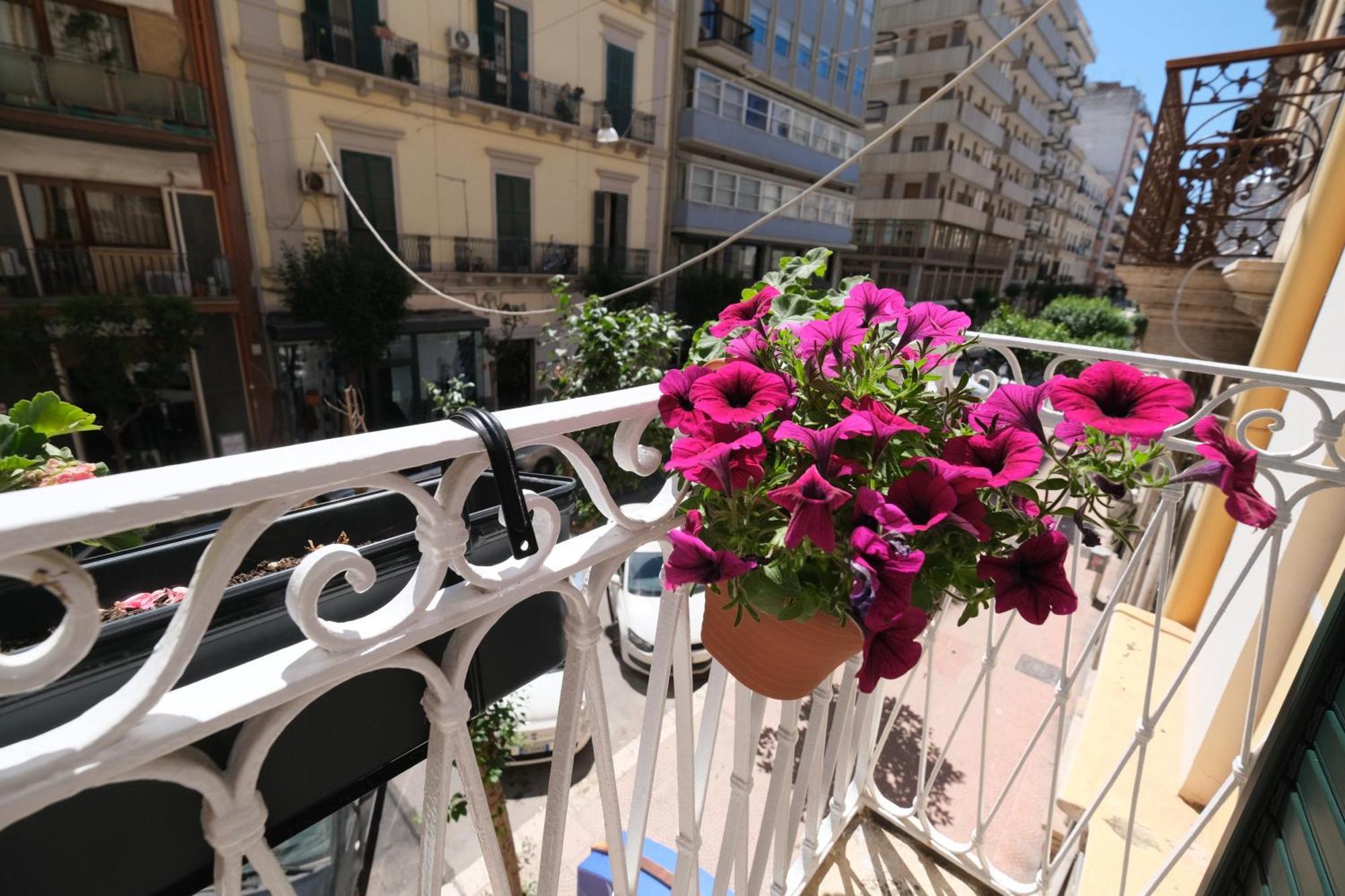 Il Poggiolo Fiorito Hotel Taranto Bagian luar foto