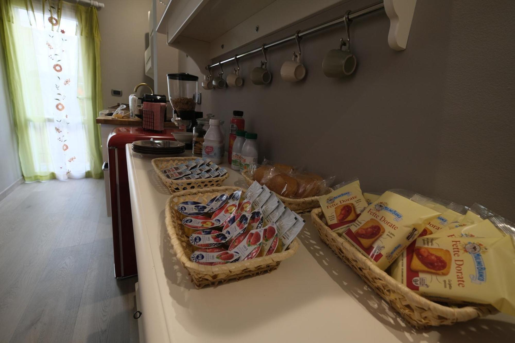 Il Poggiolo Fiorito Hotel Taranto Bagian luar foto